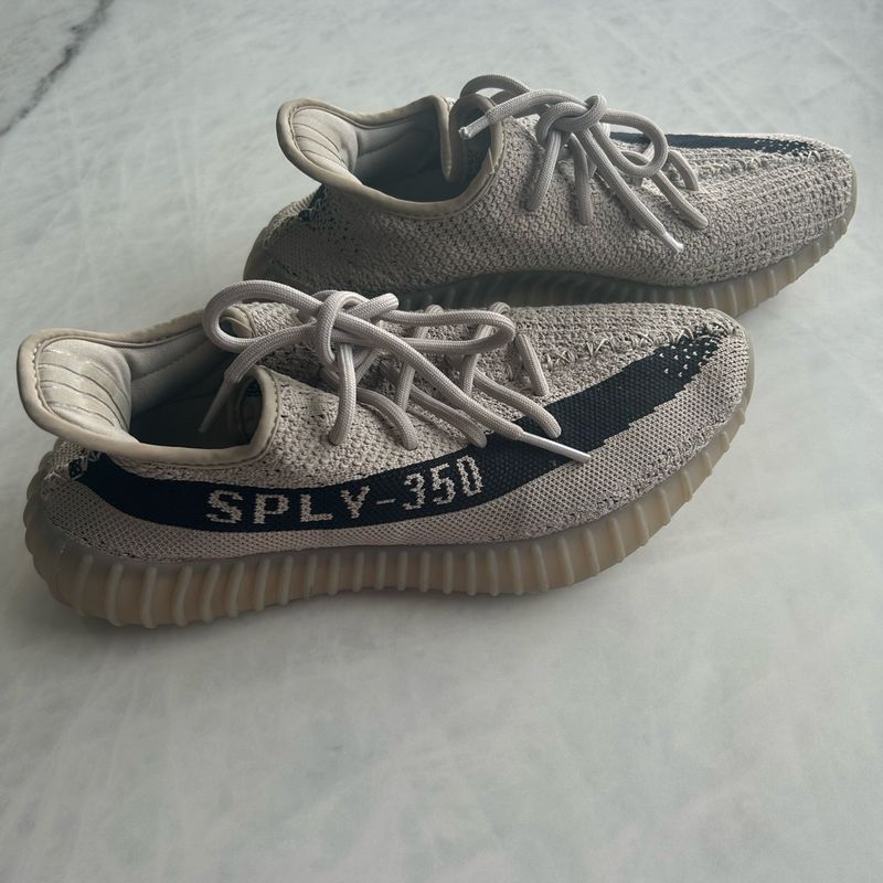 Tenis store yeezy cinza