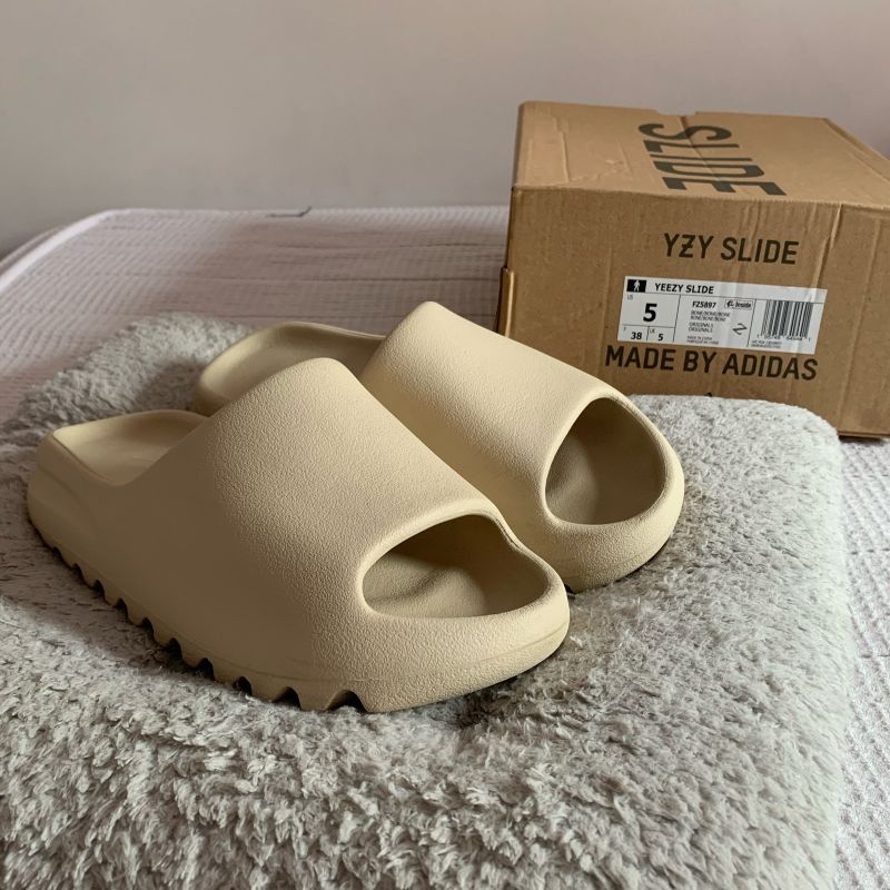 Yeezy 2024 slides size 10