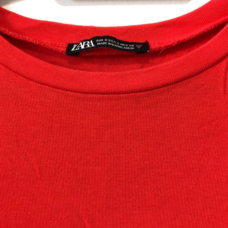 Zara T-Shirt Básica Vermelha  Camiseta Feminina Zara Usado